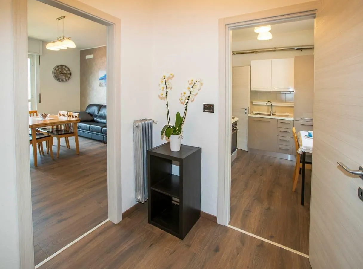 S. Antonio Apartment Lezzeno 0*,